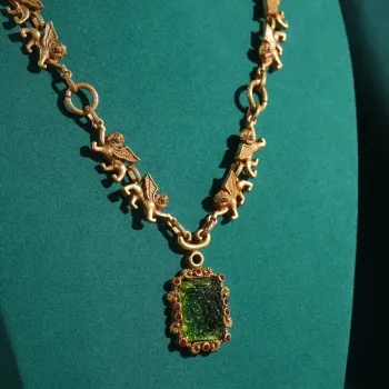 Vintage Square Green Glass Pendant Necklace Relief Palace Antique Gold Color Lion Woman Accessories Luxury Dubai Jewelry 2025